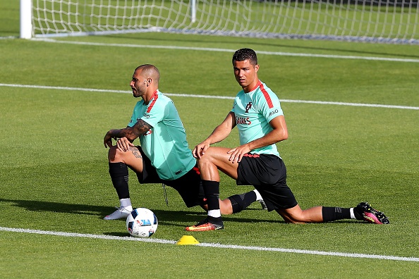 Ronaldo và Bale so cơ đùi rắn chắc ảnh 4 Ronaldo va Bale so co dui ran chac anh 4