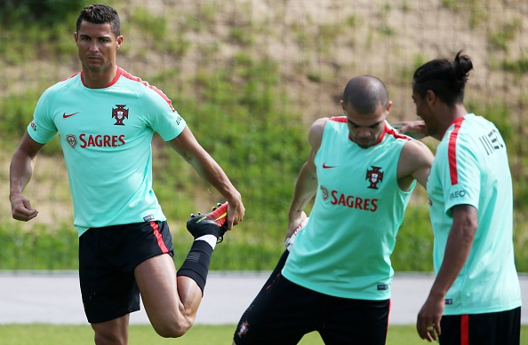 Ronaldo và Bale so cơ đùi rắn chắc ảnh 6 Ronaldo va Bale so co dui ran chac anh 6