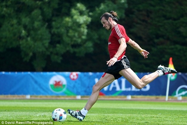 Ronaldo và Bale so cơ đùi rắn chắc ảnh 10 Ronaldo va Bale so co dui ran chac anh 10