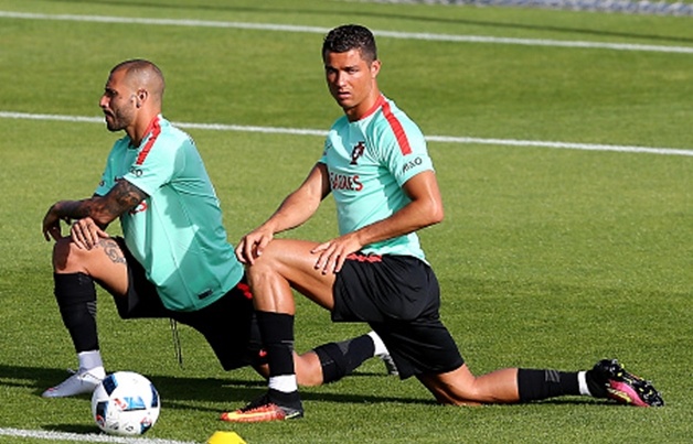 Ronaldo va Bale do co dui ran chac hinh anh