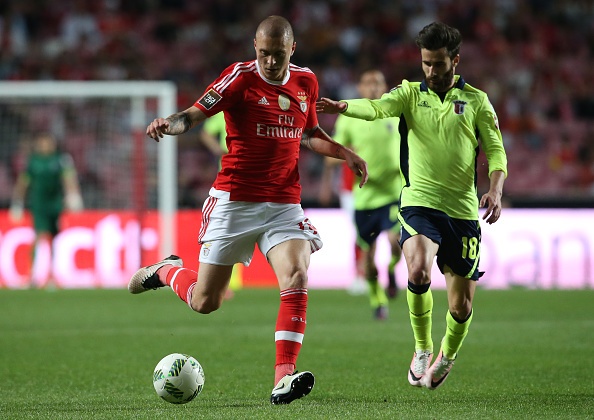 10 ke noi loan dang xem tai Euro anh 3