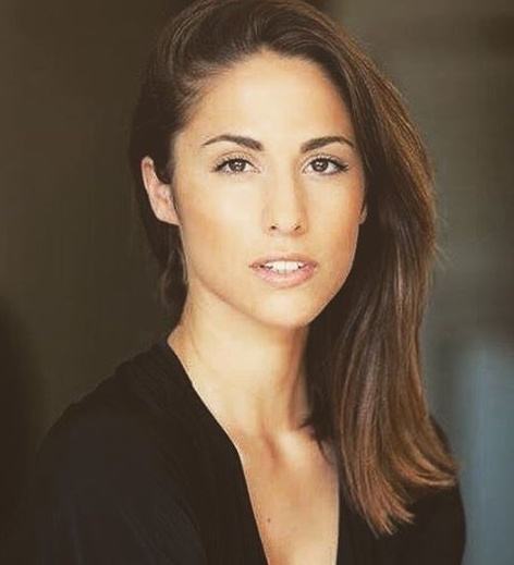 Thon thuc truoc nhan sac nu nha bao Phap anh 7