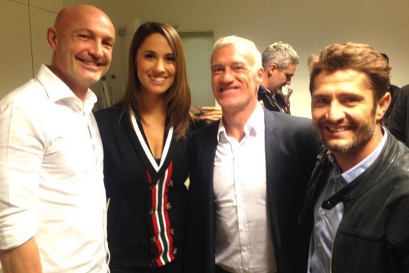 Thon thuc truoc nhan sac nu nha bao Phap anh 6