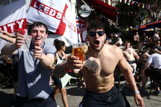 Phap ban bo lenh cam ruou tai Euro 2016 hinh anh