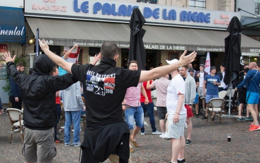 CĐV Nga tấn công CĐV Anh ảnh 1 CDV Nga tan cong CDV Anh anh 1