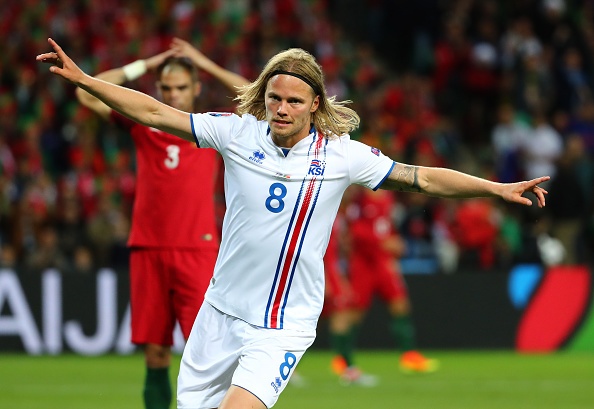 'Than Thor’ Bjarnason khien Ronaldo be mat hinh anh