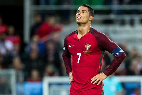 'Messi se luon gioi hon Ronaldo mot bac' hinh anh