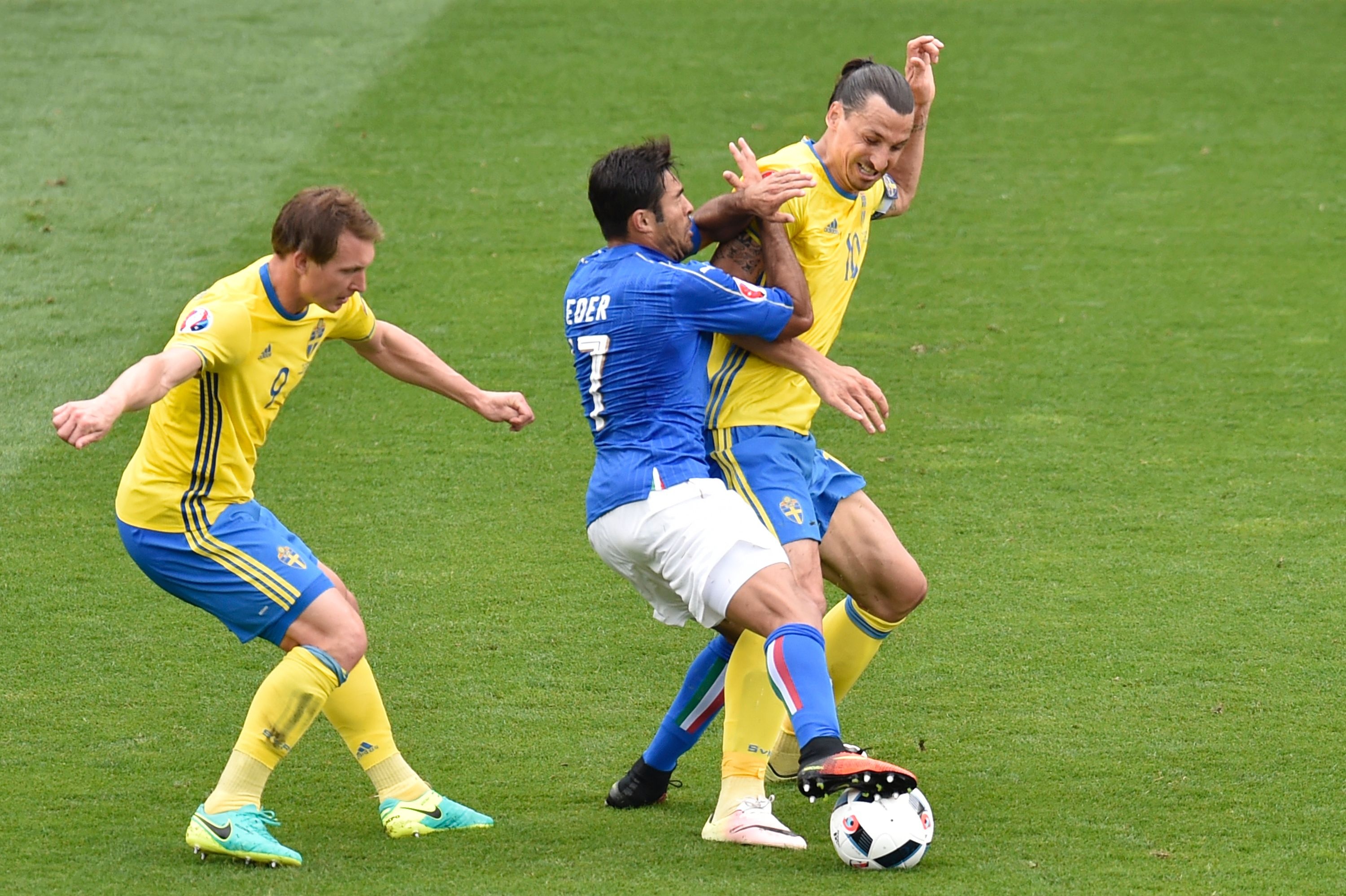 Thuy Dien vs Italy anh 1