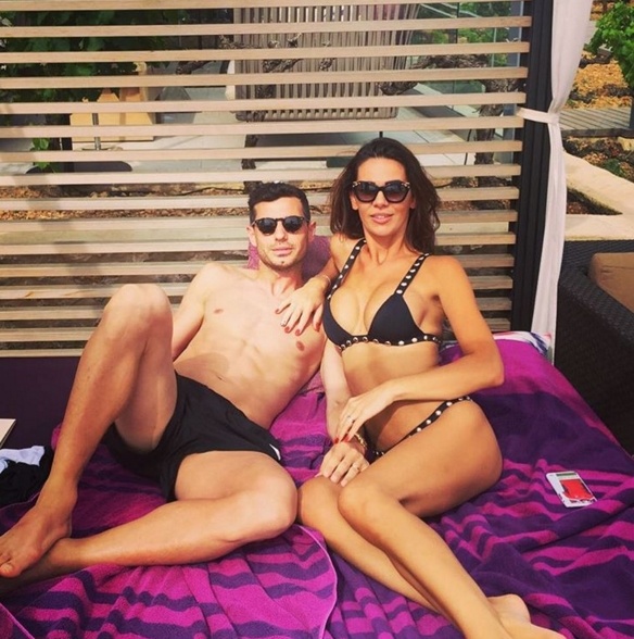 Choáng ngợp trước vòng 1 rực lửa của WAGs Thụy Sĩ ảnh 5 Choang ngop truoc vong 1 ruc lua cua WAGs Thuy Si anh 5