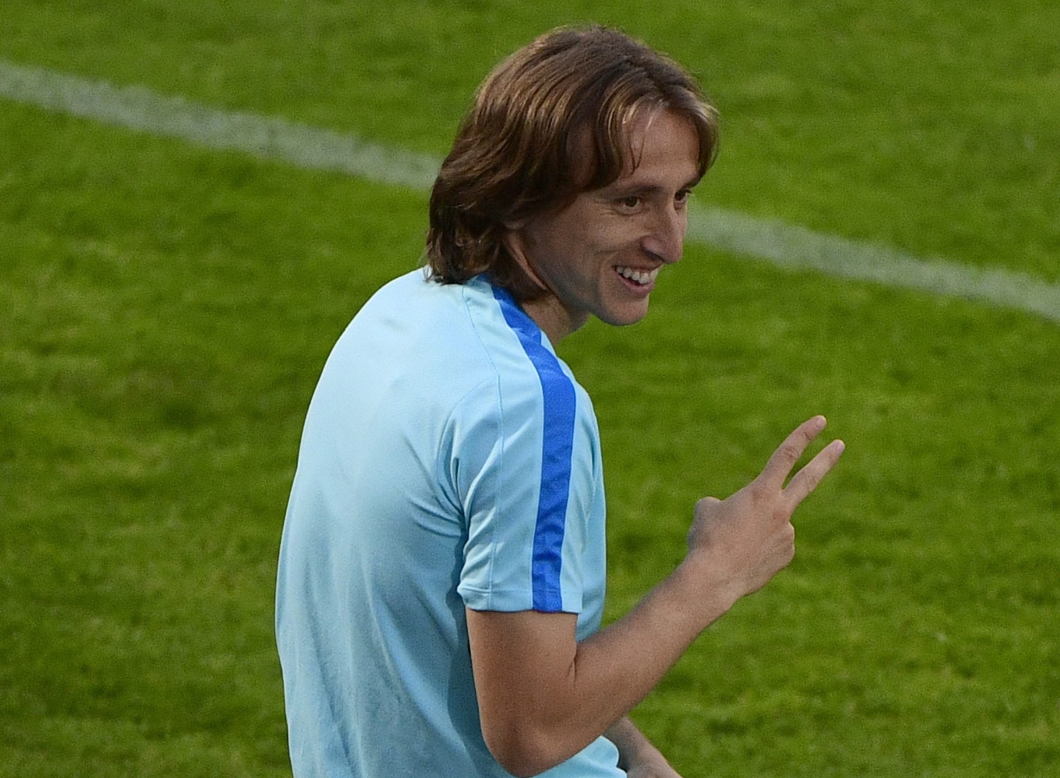 Modric dung manh khoe khien Sergio Ramos da hong 11 m hinh anh