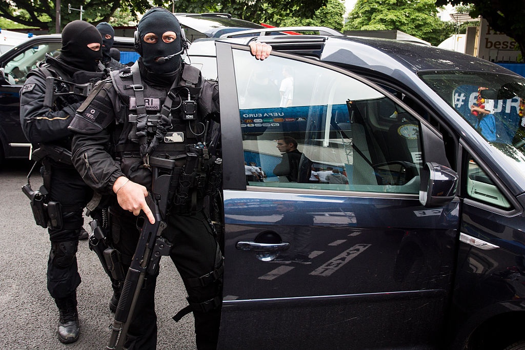 Canh sat chong khung bo pha ke hoach danh bom Euro 2016 hinh anh