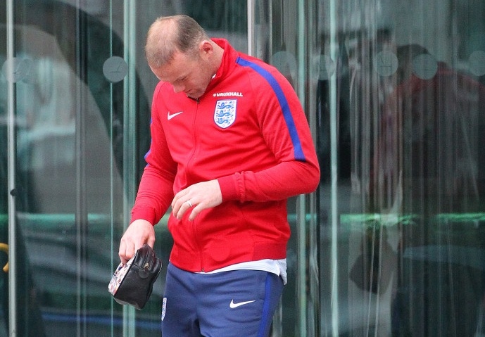 Rooney tro lai thoi hoi dau chi sau 1 dem hinh anh