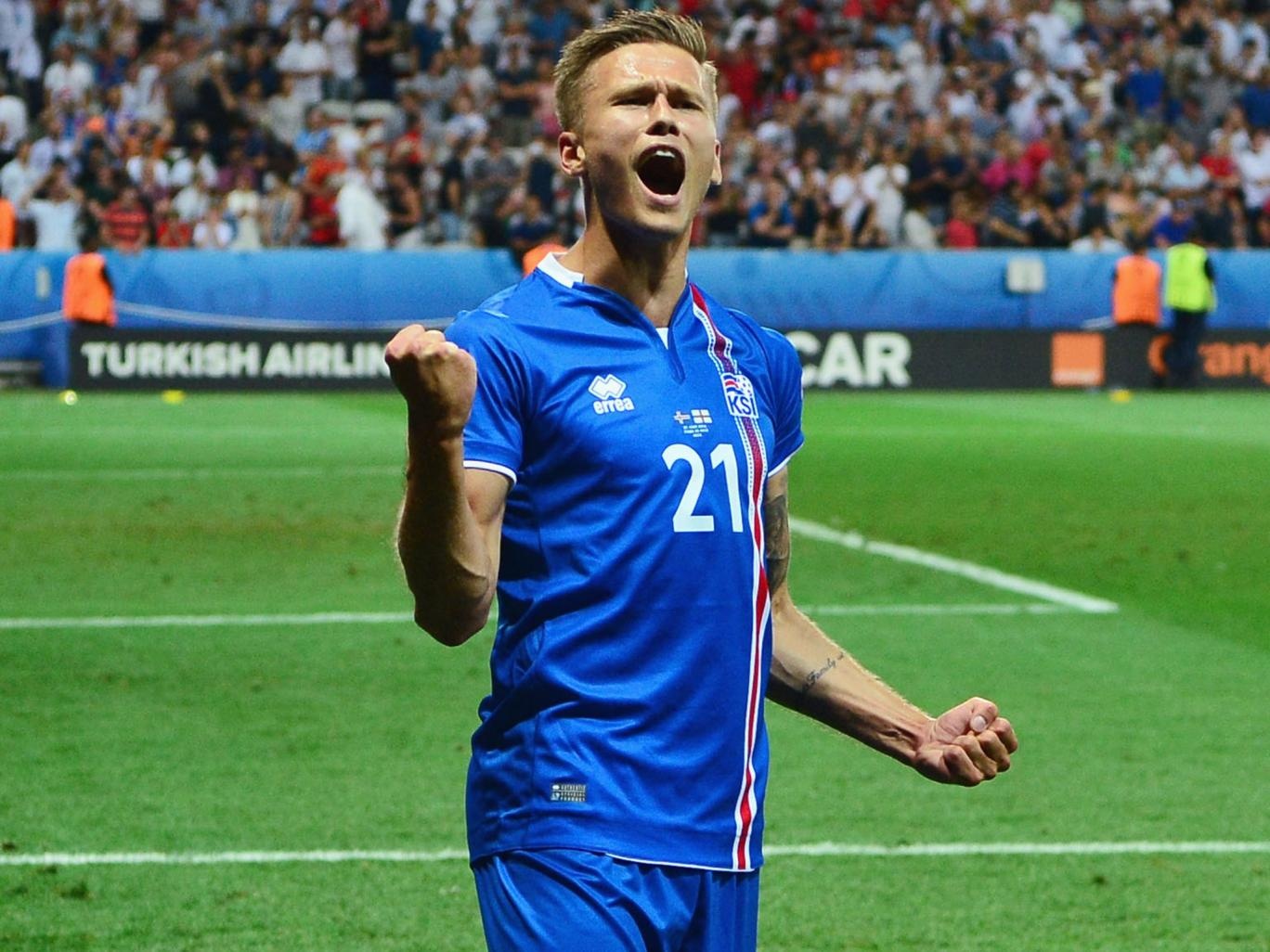 Ao dau Iceland dat nhu tom tuoi nho Euro 2016 hinh anh