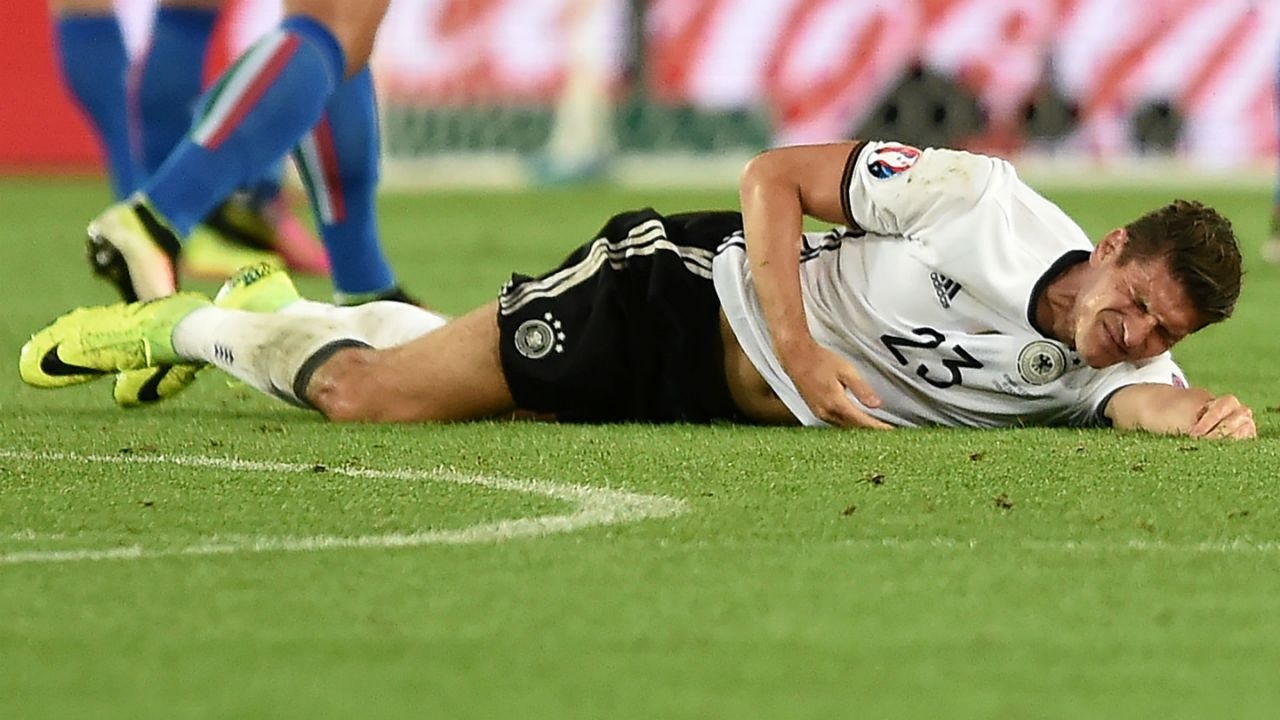 Tuyen Duc mat trung phong chu luc hinh anh