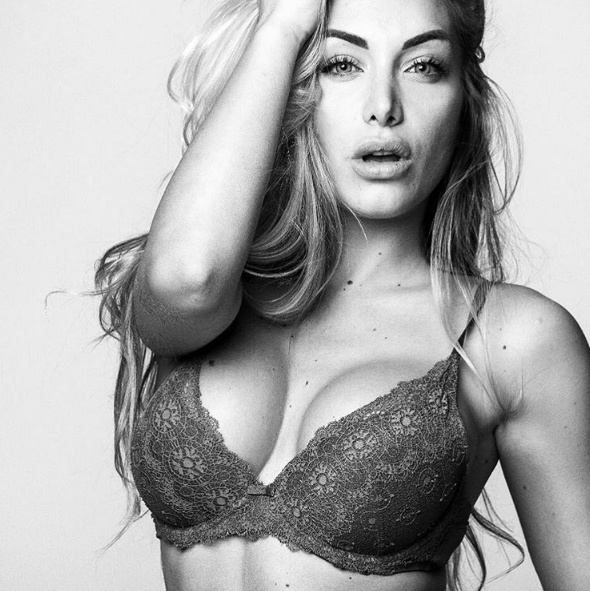 Ronaldo dang ghen ty voi Bale anh 4