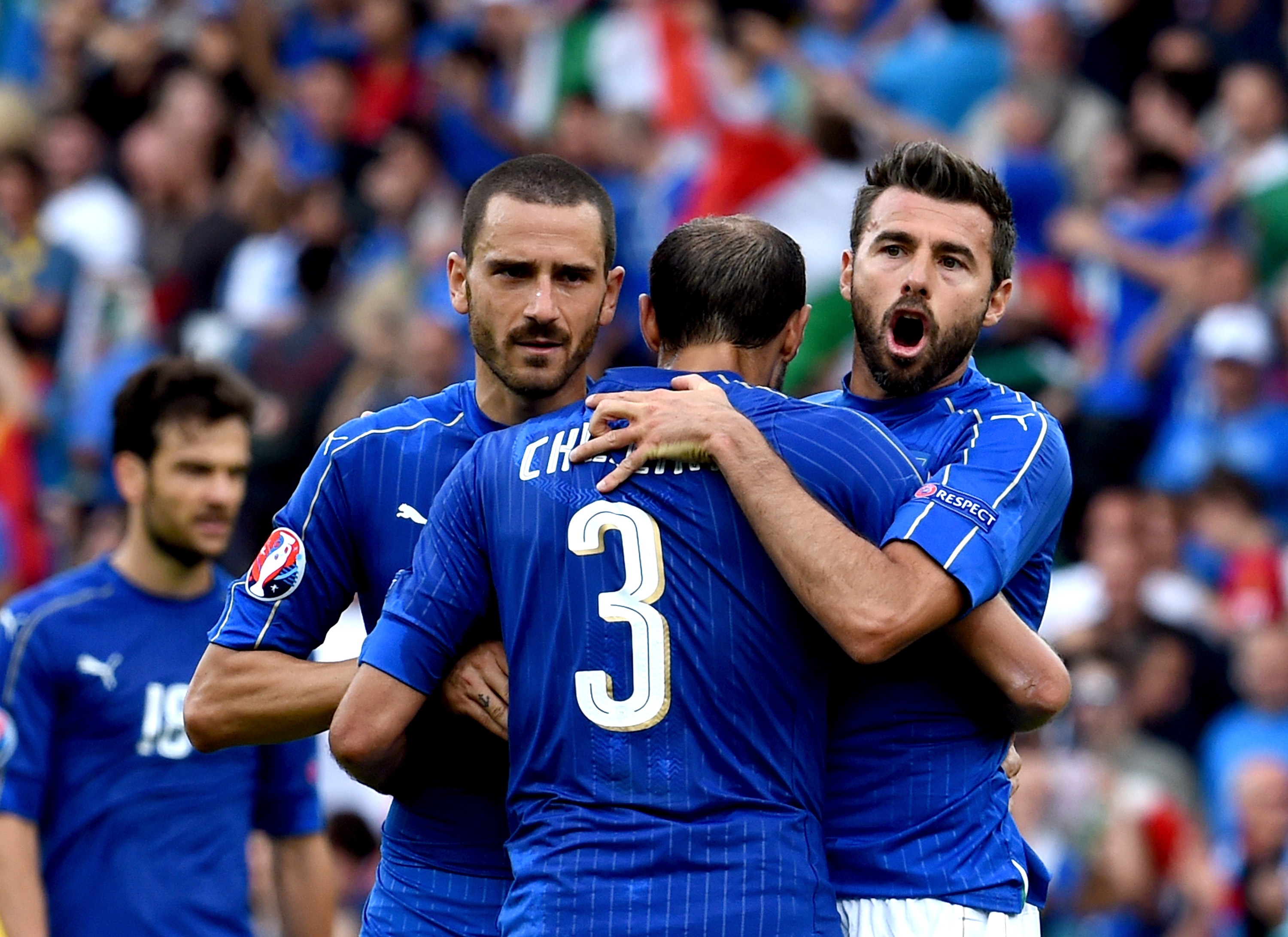 3-5-2 va ly do 'lam mua lam gio' tai Euro 2016 hinh anh