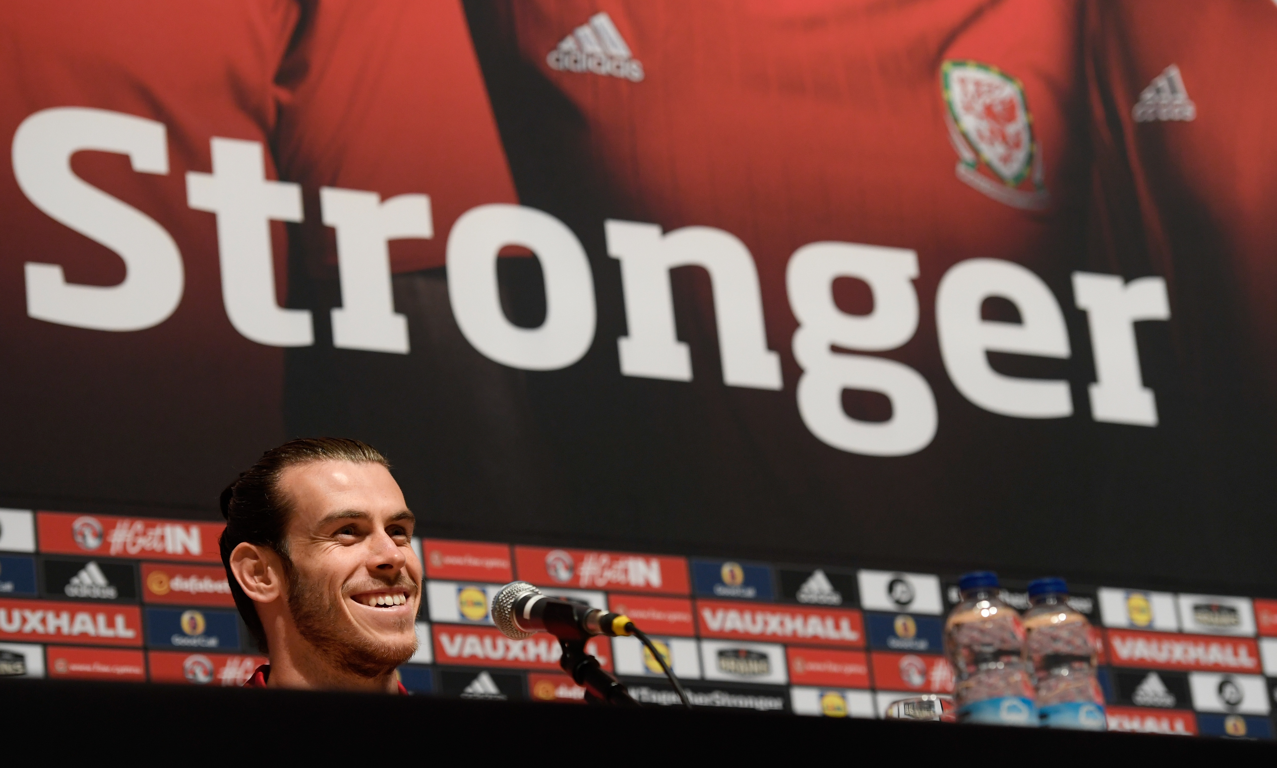 Tinh than 'Dai uy My' len ngoi tai Euro 2016 hinh anh