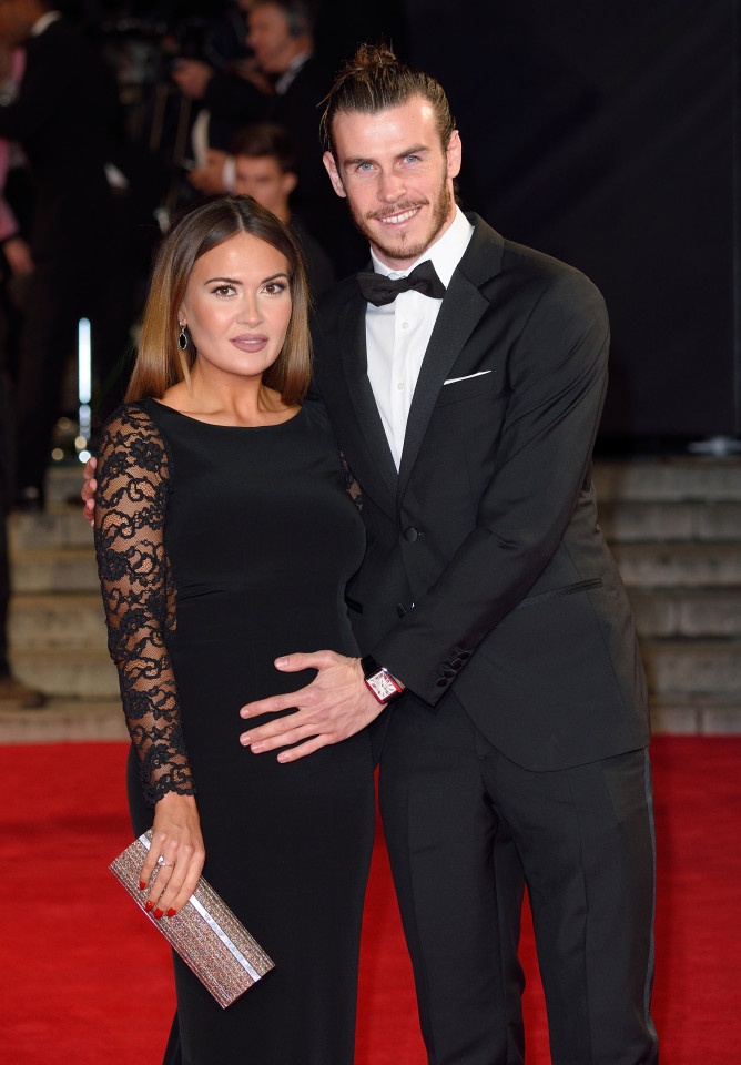 Ronaldo dang ghen ty voi Bale anh 9