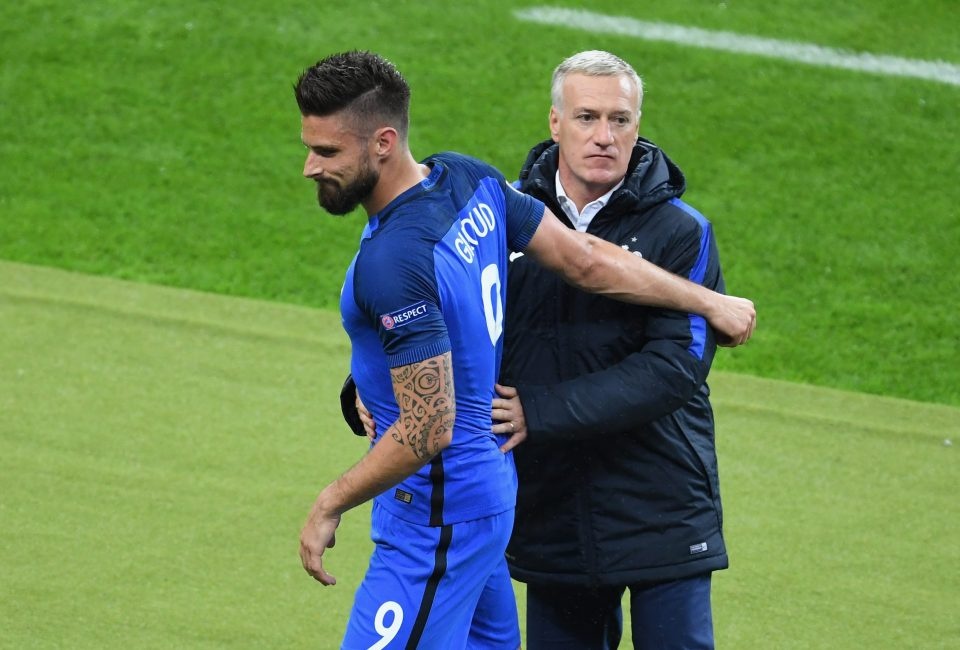 Olivier Giroud truoc nguy co lo tran gap Duc hinh anh