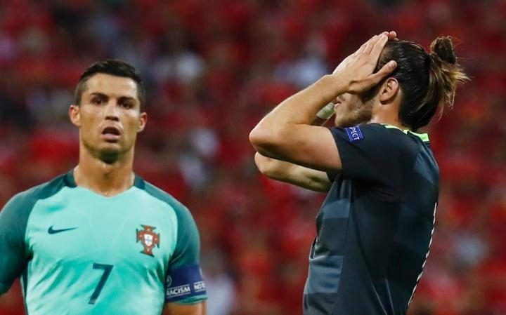 Ronaldo la 'bo gia', con Bale chi la gangster hinh anh