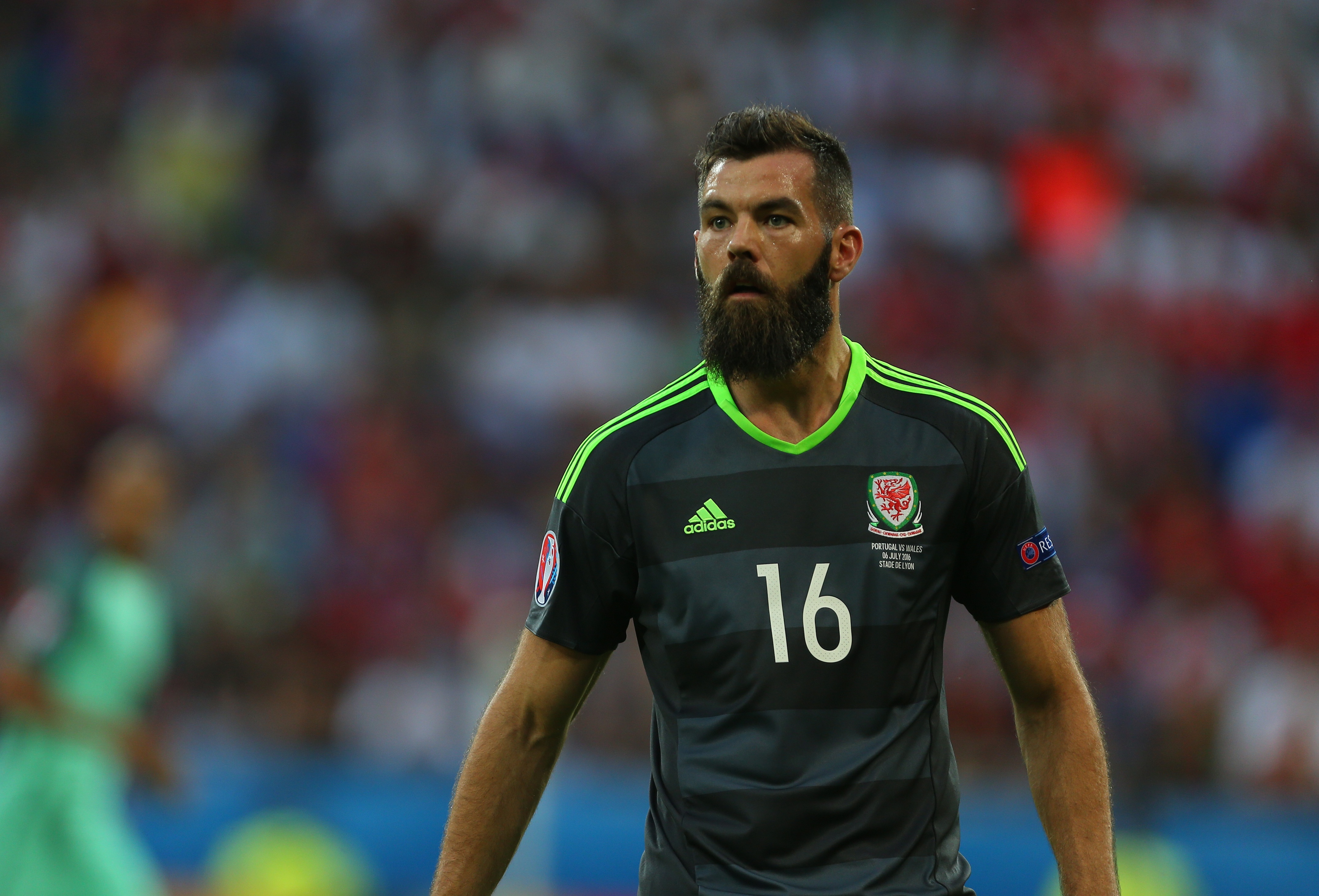 Cay cu that bai, sao Xu Wales che bai Ronaldo hinh anh