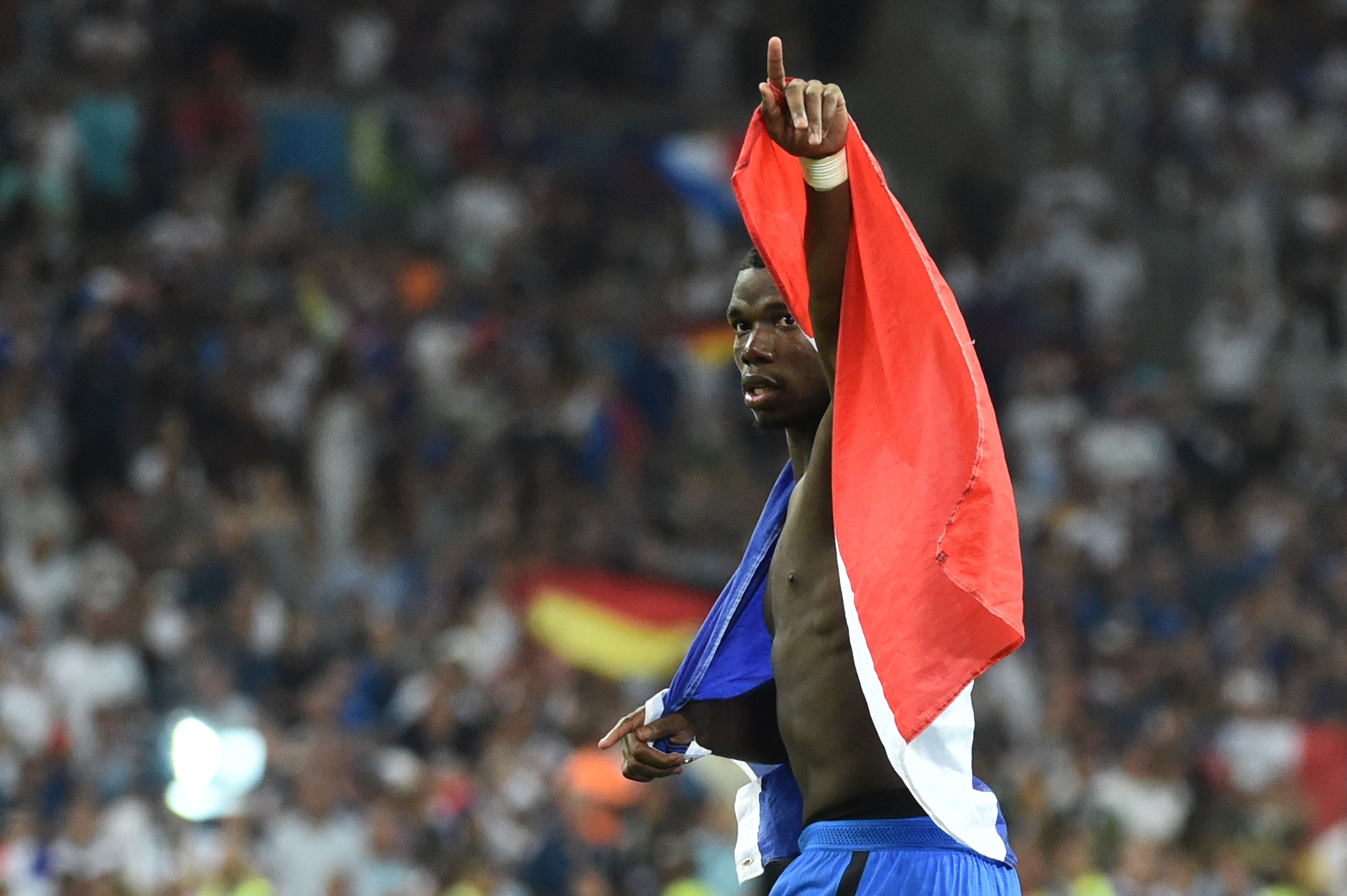 Voi Pogba, 100 trieu euro la khong du hinh anh