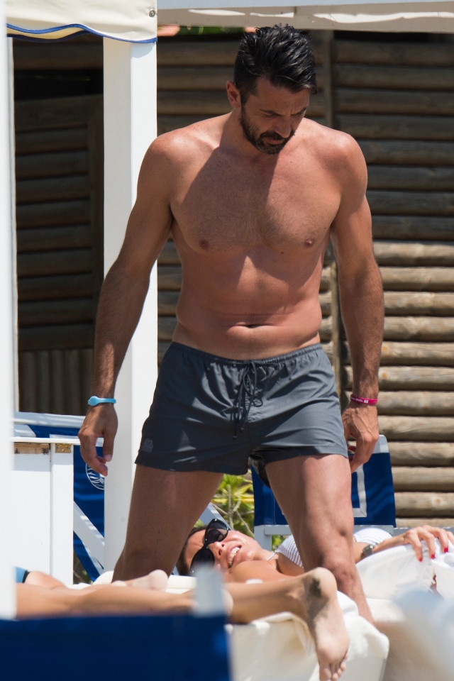 Ban gai boc lua cua Buffon anh 4