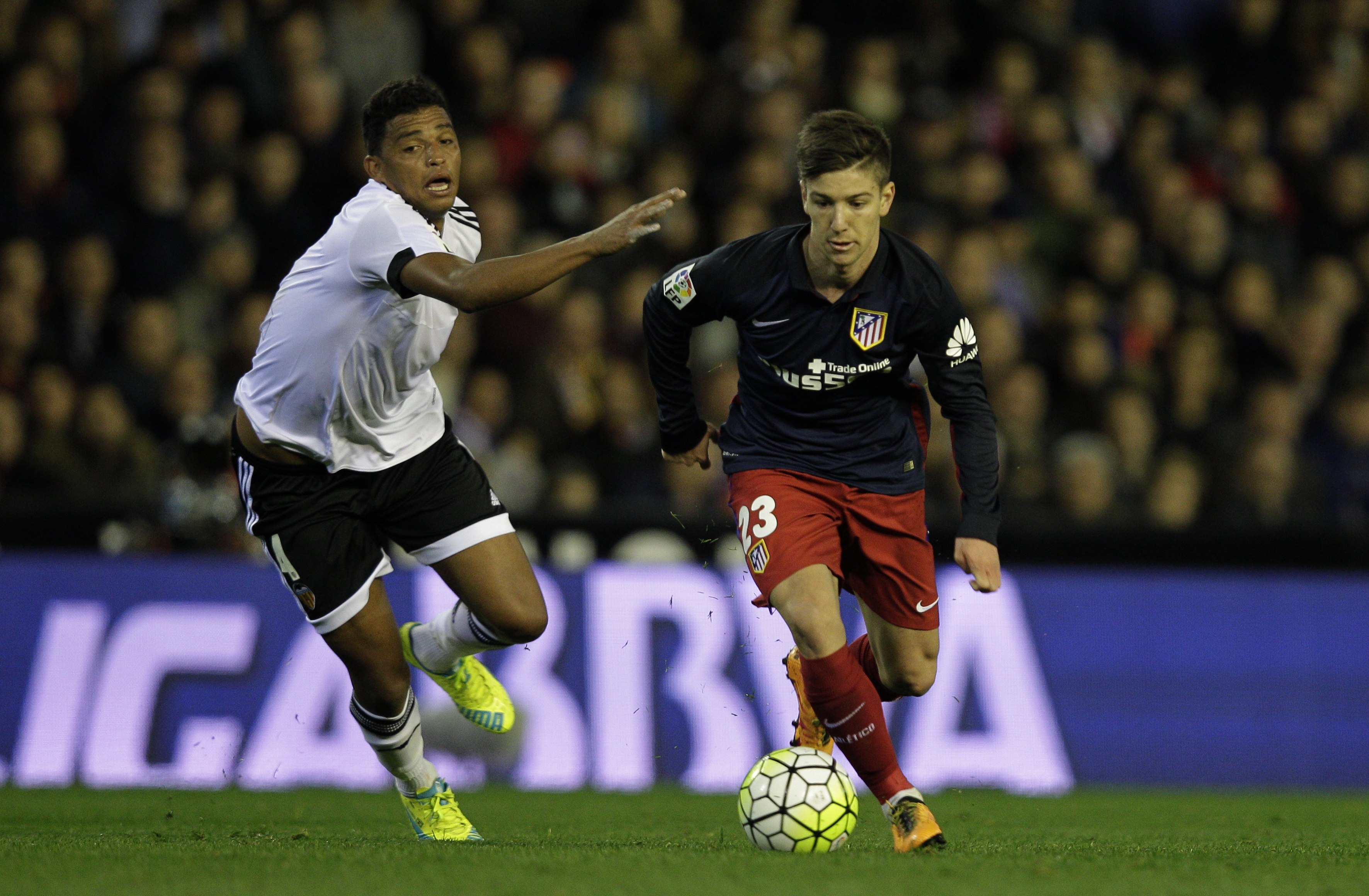 Real va Barca dua nhau don tien dao anh 2