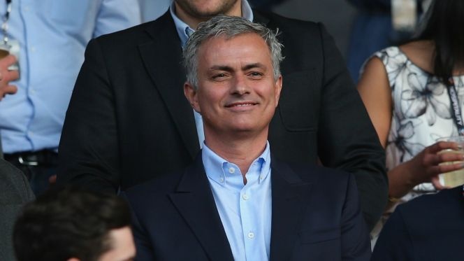 Doi y, Mourinho chon Messi gioi hon Ronaldo hinh anh