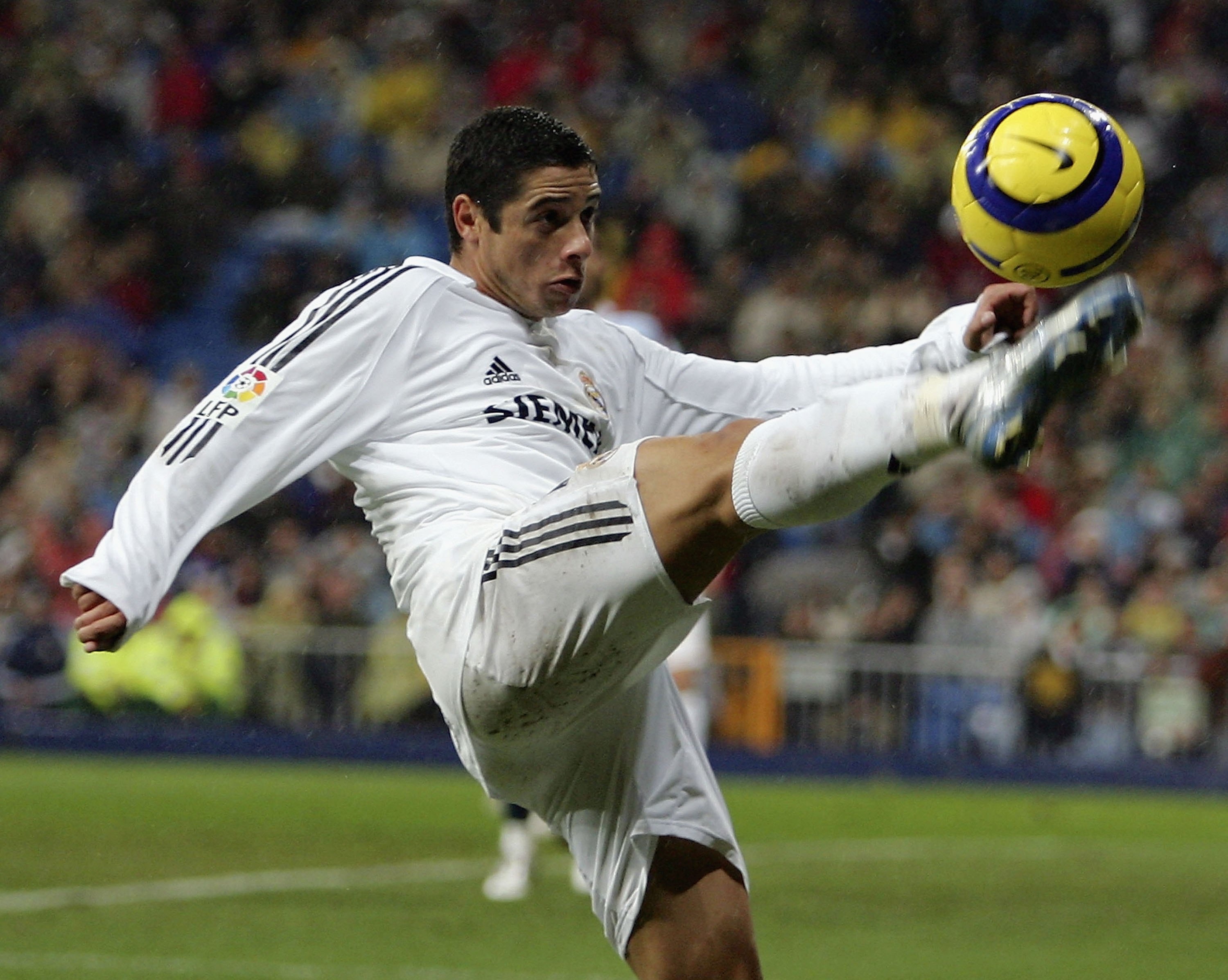 Cuu sao Real he lo bi mat o phong thay do hinh anh