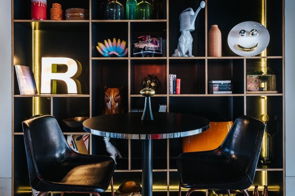 Ronaldo banh bao khai truong chuoi khach san moi anh 8