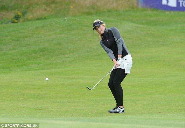 Nữ golf thủ lại gây sốt vì thân hình nóng bỏng ảnh 1 Nu golf thu lai gay sot vi than hinh nong bong anh 1