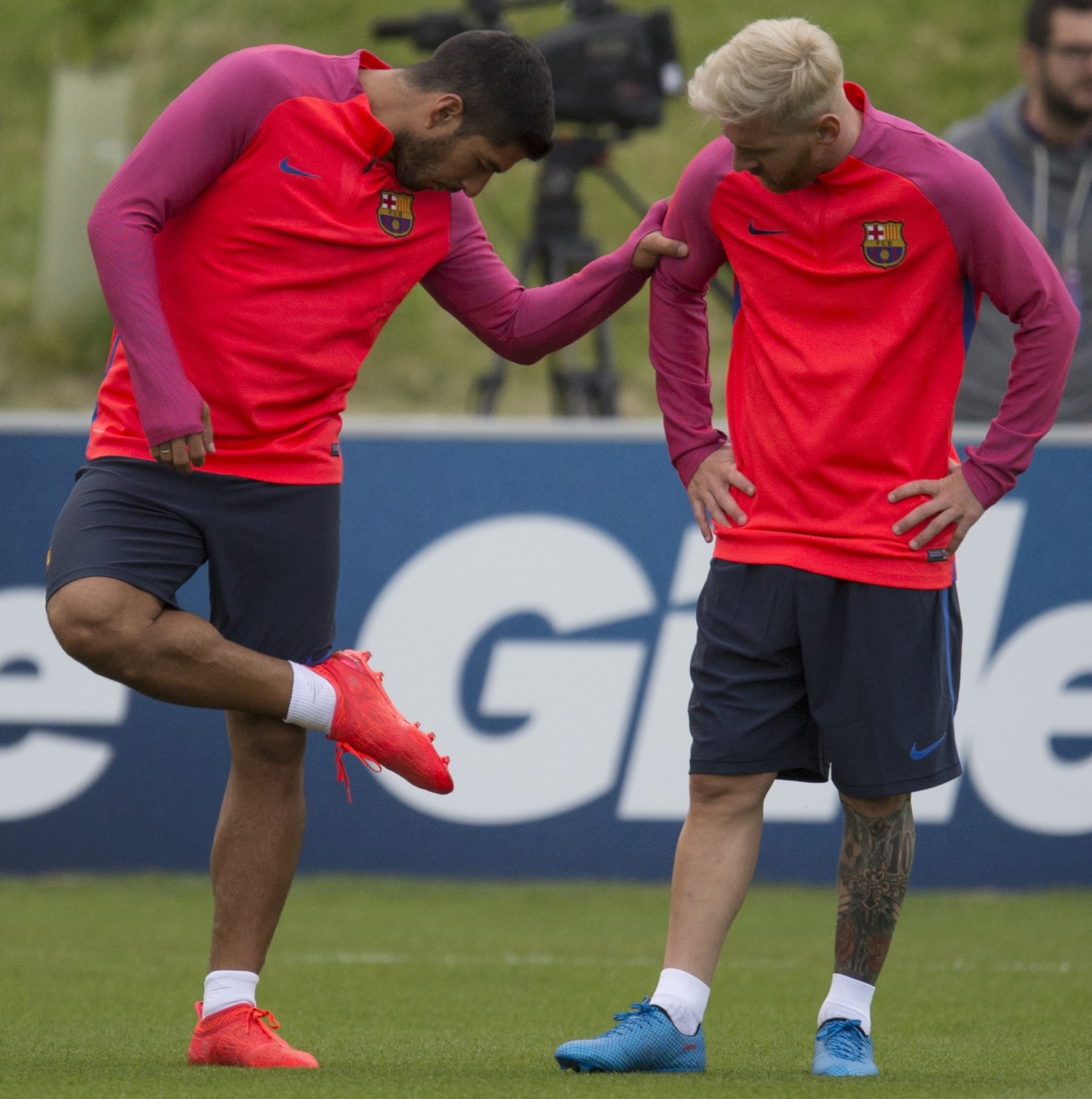 Messi dien thoi trang sac so trong buoi tap anh 4