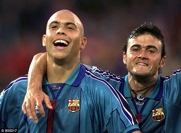 20 nam truoc,  mot Ronaldo huyen thoai den voi Barca anh 7