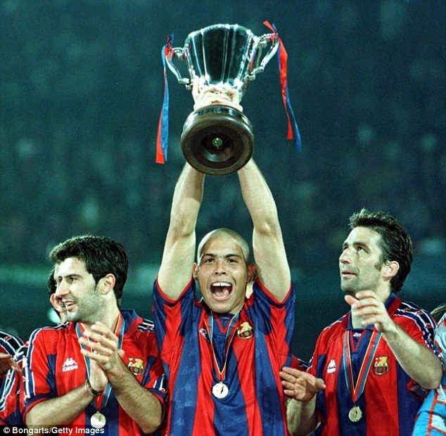 20 nam truoc,  mot Ronaldo huyen thoai den voi Barca anh 11