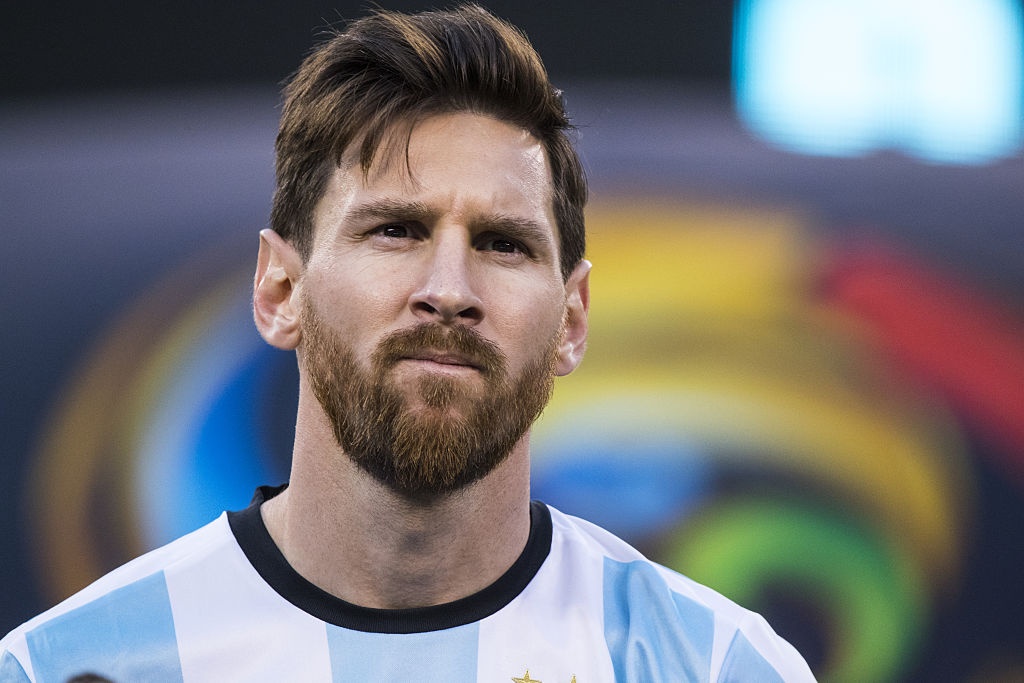 Gia dinh len tieng ve tuong lai Messi o DTQG hinh anh