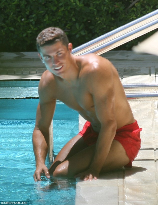 Can canh co the hoan hao va san chac cua Ronaldo anh 5