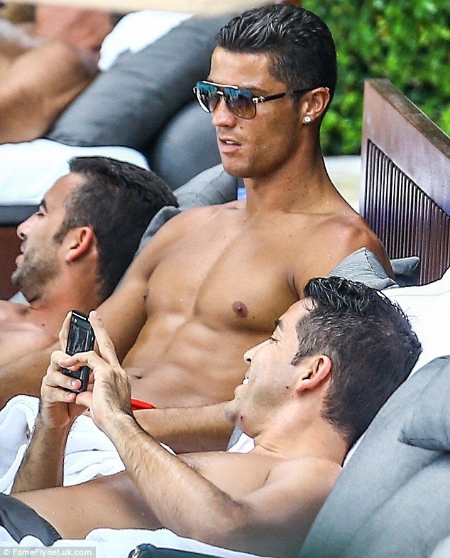 Can canh co the hoan hao va san chac cua Ronaldo anh 9