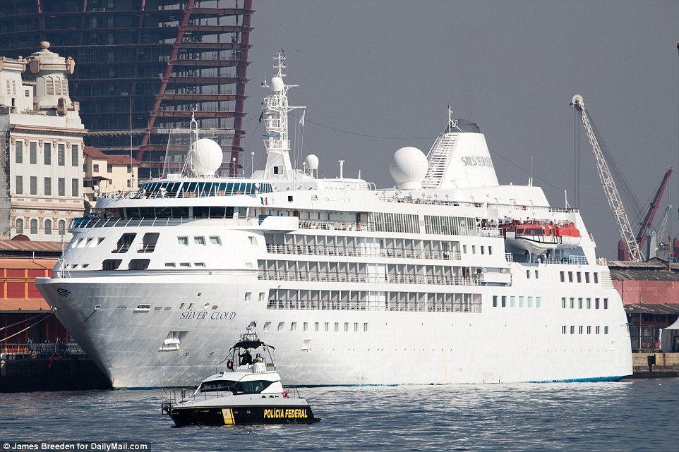 Can canh du thuyen sieu sang cua tuyen bong ro My tai Brazil anh 1