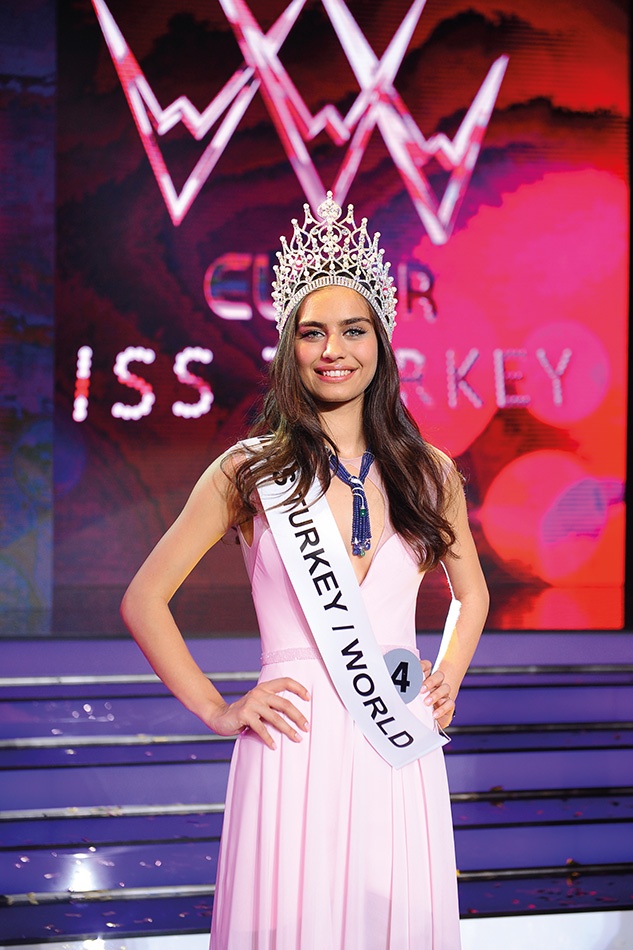 Oezil co ban gai anh 5