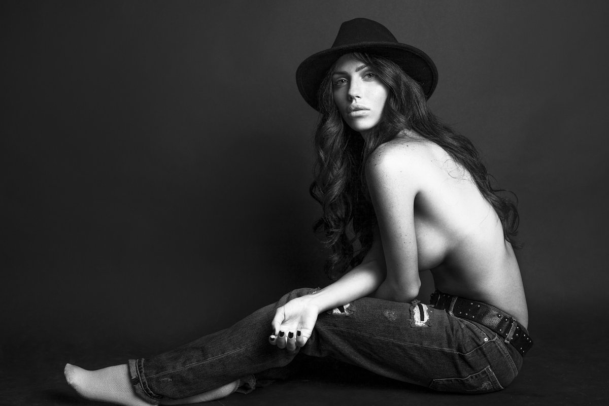 Oezil co ban gai anh 7