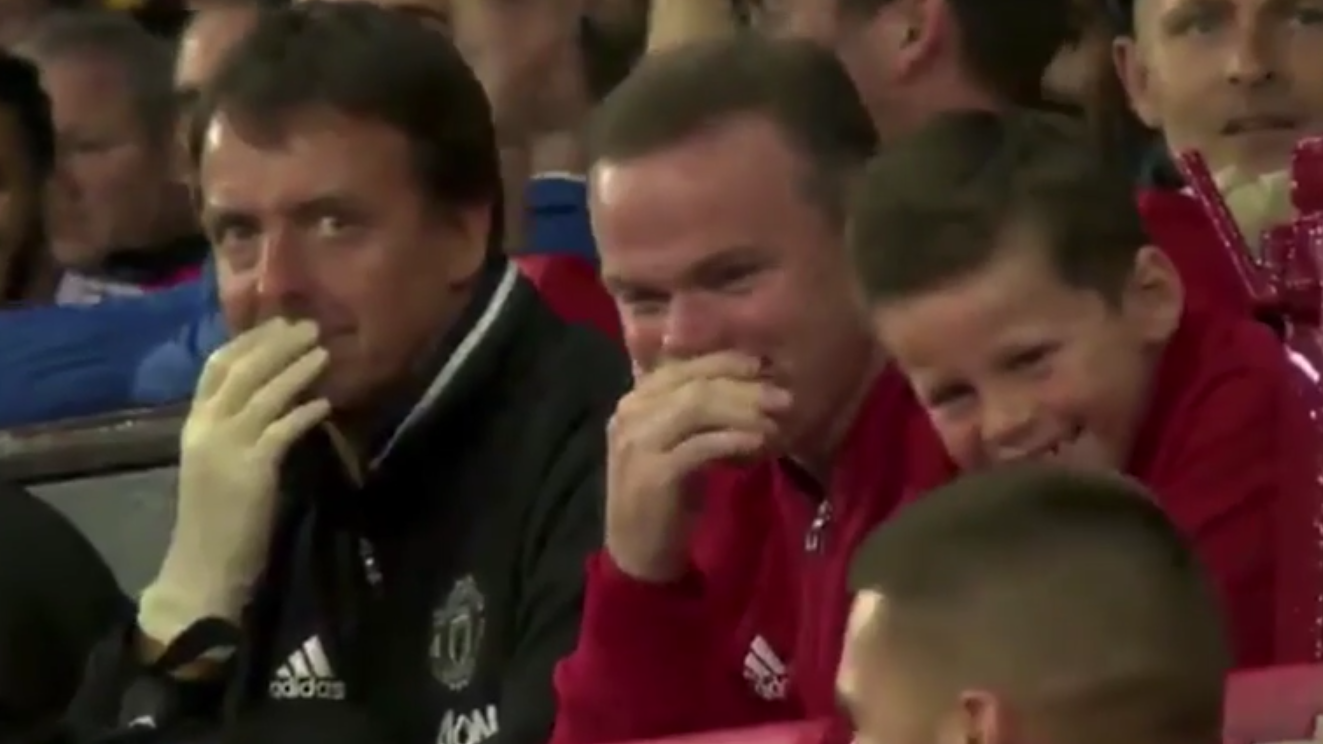 Cha con nha Rooney cham choc sieu pham hut cua Depay hinh anh