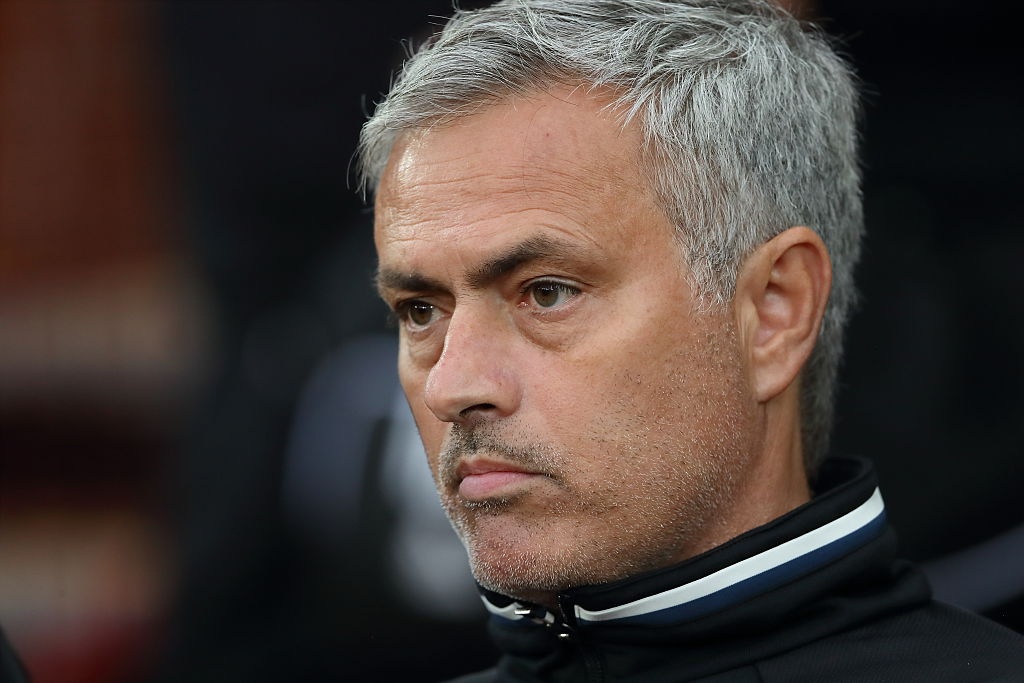 Loai Schweinsteiger, Mourinho bi doa bo tu hinh anh