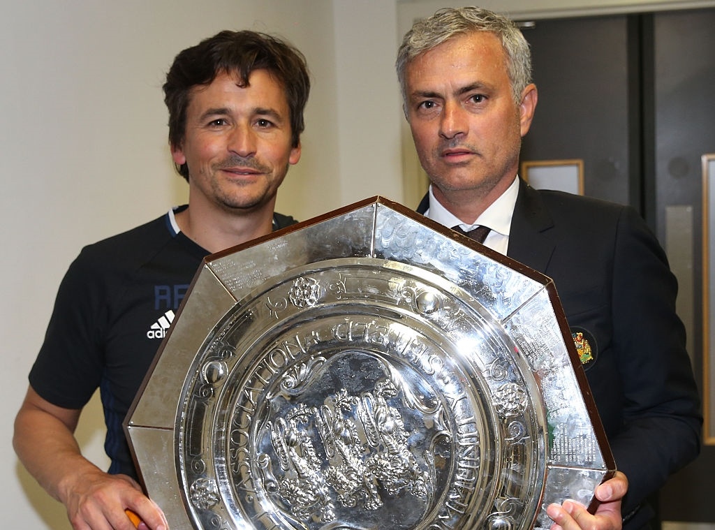 Mourinho tang Sieu cup Anh cho nguoi khong ai ngo hinh anh