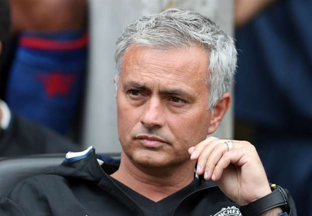 Mourinho mu tit truoc an phat cua Pogba anh 1