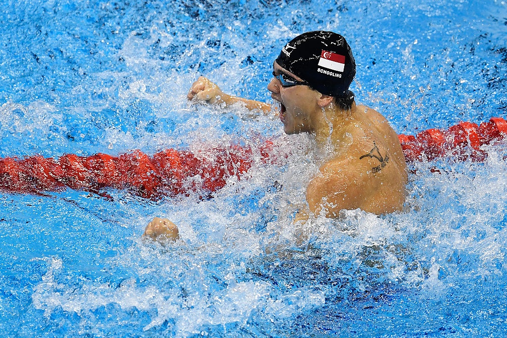 Michael Phelps mat HCV ve tay Joseph Schooling hinh anh