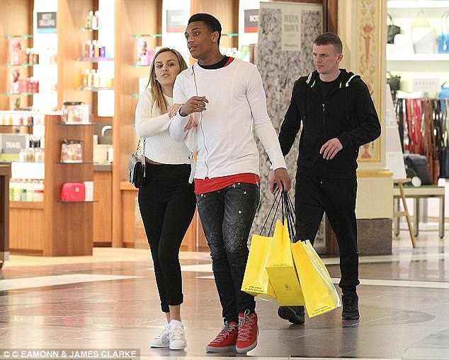 sao MU keo kiệt với con gái ảnh 1 sao MU keo kiet voi con gai anh 1