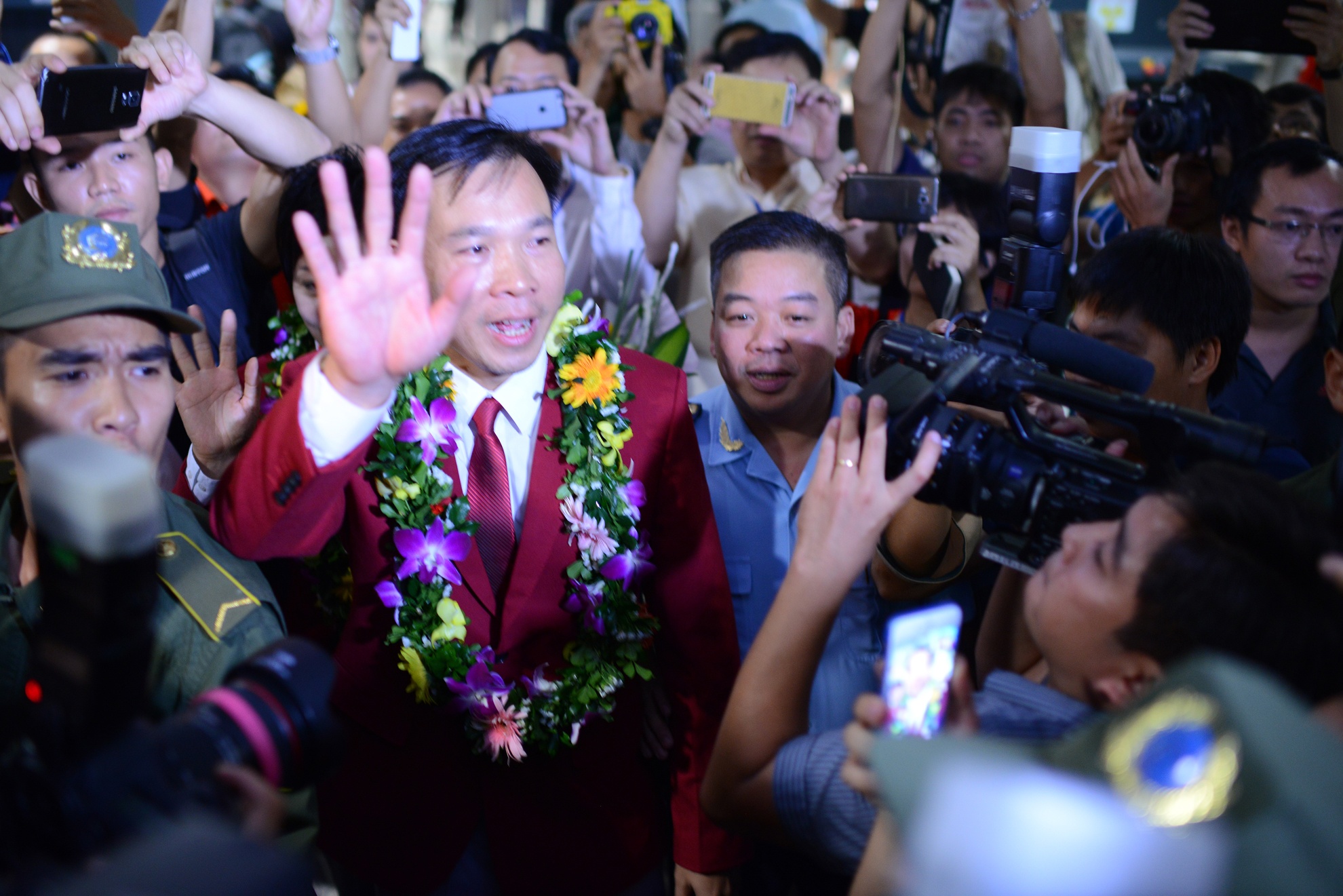 Hinh anh Hoang Xuan Vinh ve nuoc len bao nuoc ngoai hinh anh