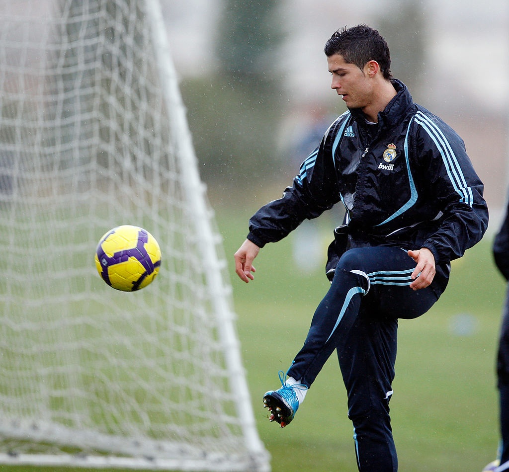 Ky niem 13 nam Ronaldo toi MU anh 10