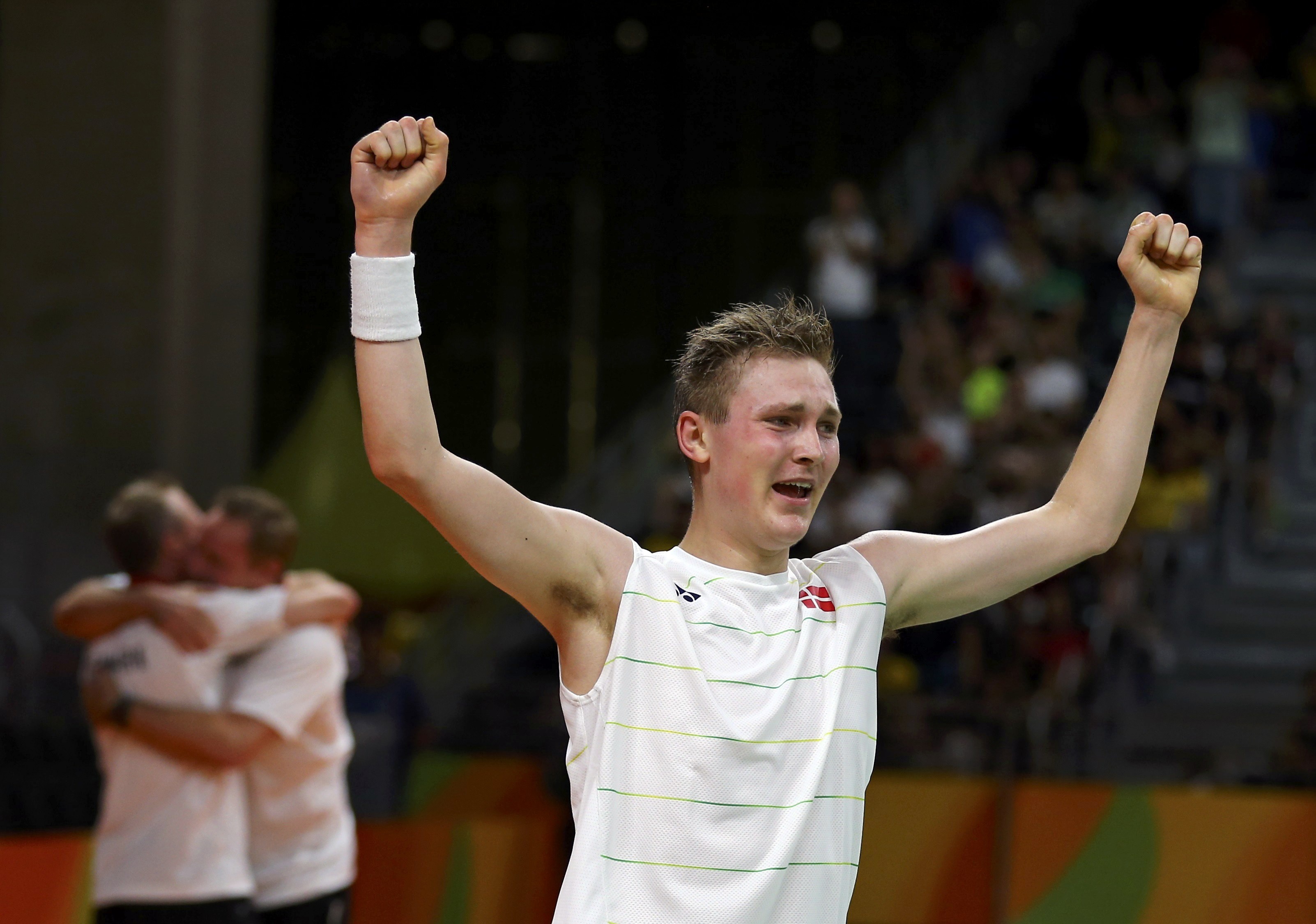 Tuong dai cau long Trung Quoc trang tay roi Olympic anh 1